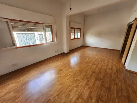 CASA 2 AMBIENTES CON PATIO - GARAGE - TERRAZA - ZONF. Rm