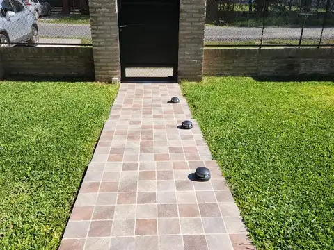 Casa de 2 dormitorios con pileta - FUNES