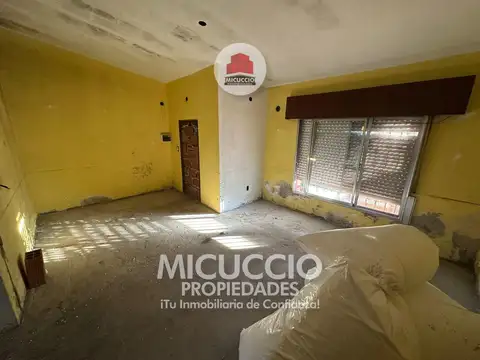 Casa 6 ambientes con 2 baños