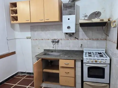 ALQUILO CASA INTERNA, 1 DORM. LAVALLE 2000