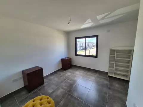 Casa en Alquiler con 2 cocheras