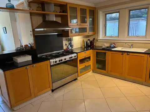 Casa 5 ambientes con 3 baños