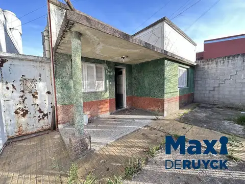 Casa 3 ambientes a reciclar, Quilmes Sur