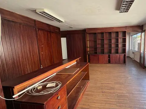ALQUILO OFICINA CIUDAD VIEJA CON GARAGE