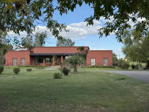 VENTA TERRENO AL AGUA EN BARRIO CERRADO CHACRAS DE LA RESERVA - CAMPANA