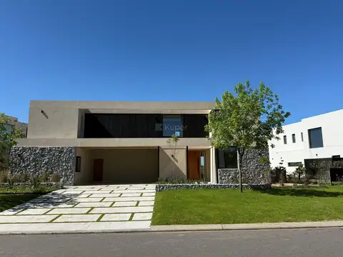 Casa 6 ambientes con 3 baños