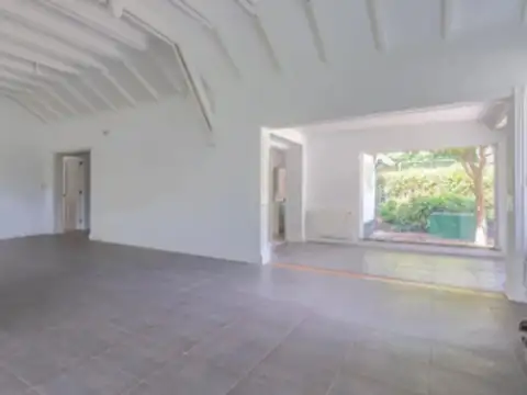 Casa 8 ambientes con 5 baños