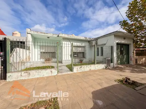 Casa 3 ambientes con patio en quilmes