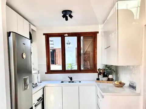 Casa 5 ambientes, modernizada, patio, terraza, parrilla