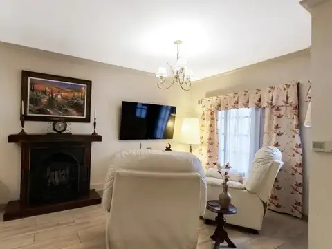 Casa 5 ambientes con 3 baños