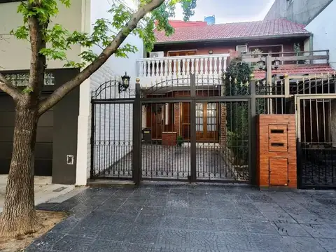 Venta de Hermoso PH 5  Ambientes de 265 m² en Barracas
