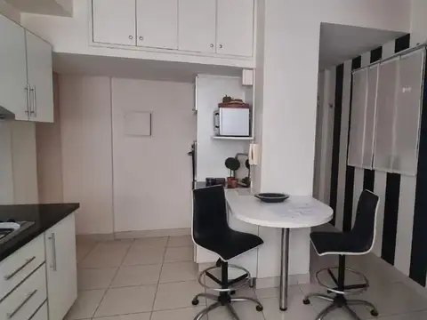 Av. Alvear a mts del Hotel Alvear, impecable, frances   cochera