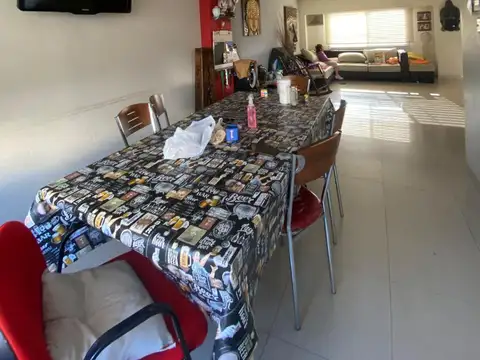 Casa 5 ambientes con 2 baños