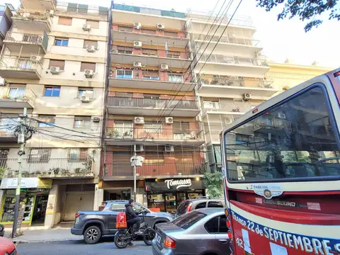 EXCELENTE UBICACIÓN "Rosario 23", DEPARTAMENTO 3 AMBIENTES CON PATIO EN CABALLITO