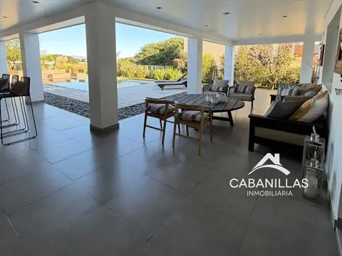 Casa 10 ambientes con 5 baños