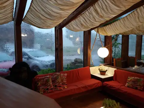 416 mts cub. 12 habitaciones. Hermoso entorno.