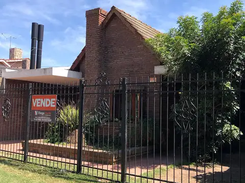 Hermosa casa frente a Campo de la Gloria