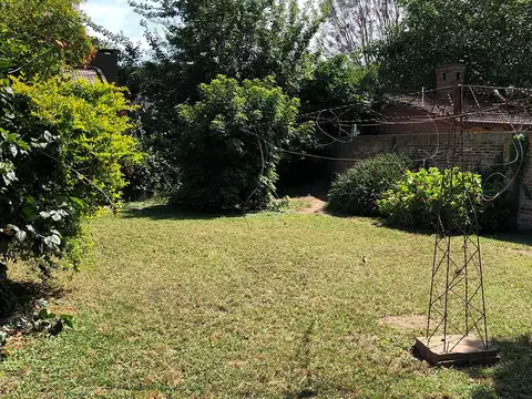 Casa de 2 Dormitorios en San Lorenzo frente a Campo de la Gloria.