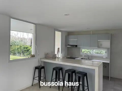 Casa en Alquiler con 1 cochera