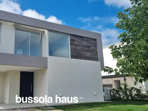 CASA EN ALQUILER ANUAL EN ACACIAS CON PILETA EN PUERTOS DEL LAGO