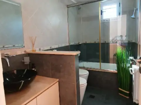 Casa 4 Ambientes con Piscina en Venta en Quilmes Oeste - ¡Apto Crédito!
