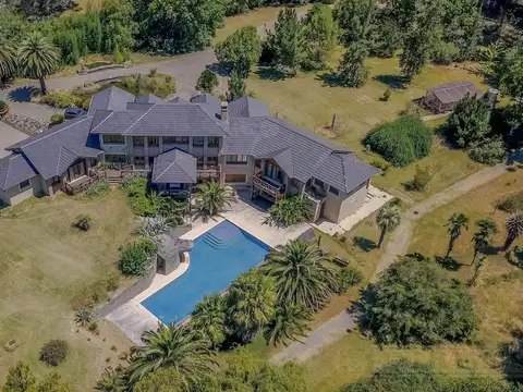 Espectacular Predio de 4 hectáreas con casas Km. 53 - Pilar - ZONA MARTINDALE