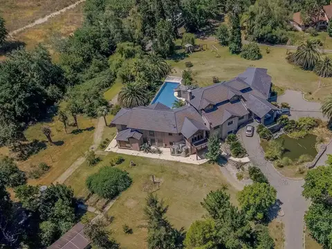 Casa 16 ambientes con 8 baños