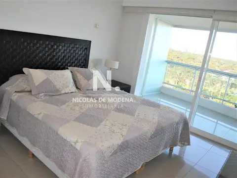 Departamento en prestigiosa torre de Punta del Este