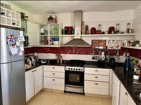 Casa en VENTA Florida, 5 ambientes, con gran jardín y pileta