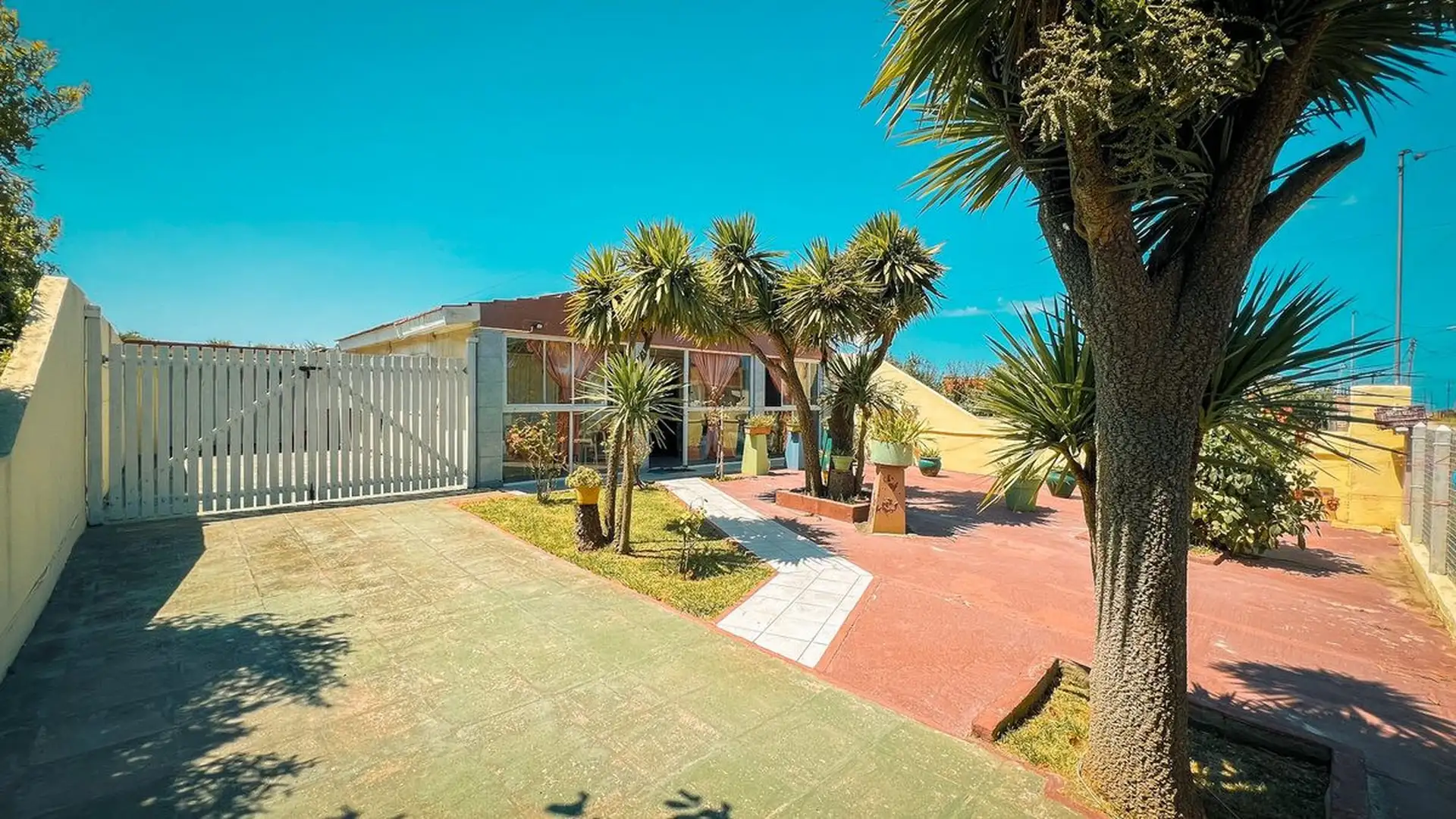 VENTA CASA 2 AMB. GARAGE DOBLE, QUINCHO Y PARQUE