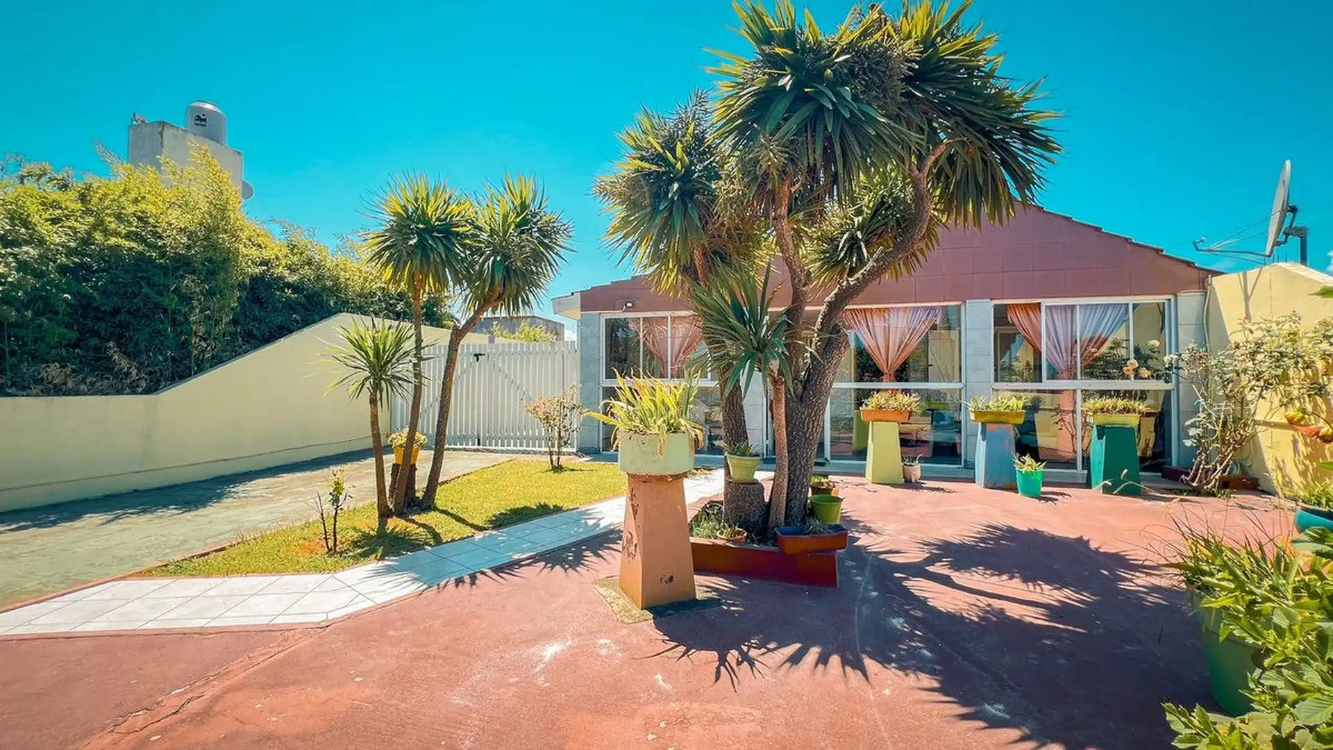 VENTA CASA 2 AMB. GARAGE DOBLE, QUINCHO Y PARQUE