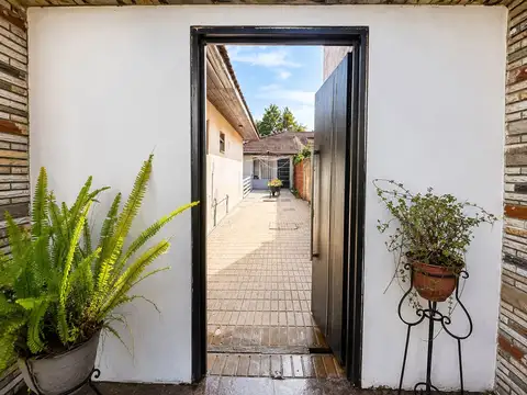 VENTA CASA 3 AMB C/ JARDÍN Y COCHERA BERNAL CENTRO