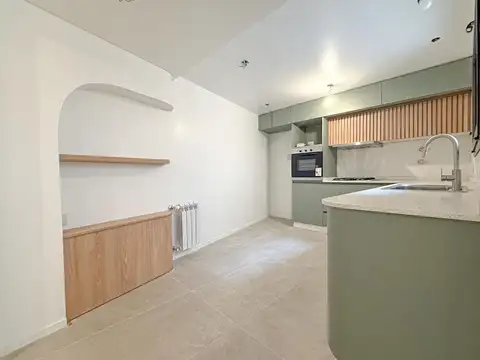 Venta. Casa de pasillo de 3 dormitorios con patio y parrillero - Centro, Rosario.