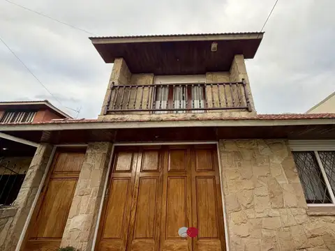 Casa 5 ambientes con 2 baños