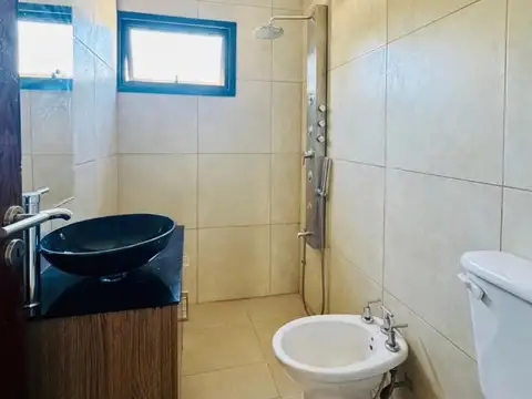 CASA 4 AMBIENTES VENTA LAS HERAS PORTON ELECTRIC