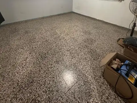 Casa 5 ambientes con 1 baño