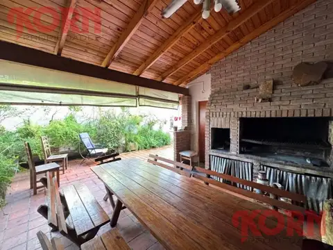 VENTA CASA LOTE PROPIO, 6 AMBIENTES CON PATIO, TERRAZA Y QUINCHO, BALVANERA A METROS DE BARRIO NORTE