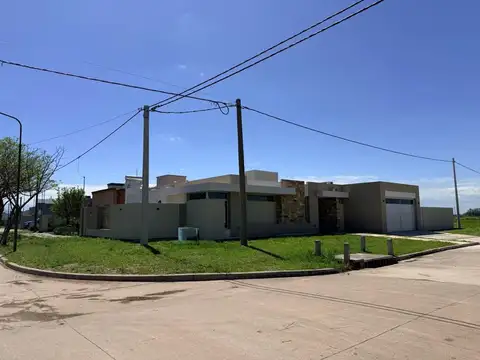 En Venta Casa a estrenar en Barrio El Bosque Rafaela
