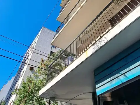 Departamento 1 dormitorio c/balcon al frente, ubicado en calle 4 y 55, La Plata