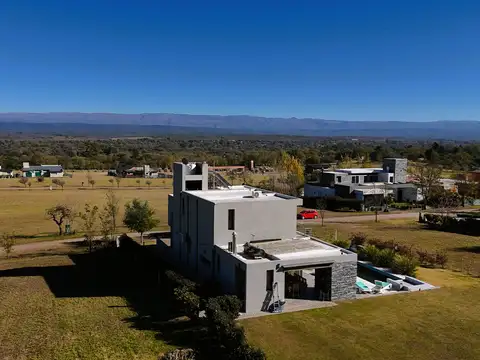 Casa 4 ambientes con 3 baños