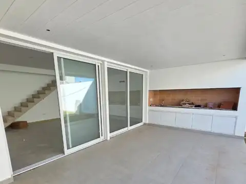 VENTA DUPLEX 3 DORMITORIOS COCHERA  BRISAS MANANTIALES