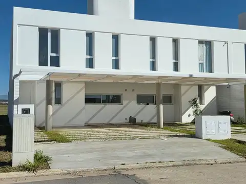 VENTA DUPLEX 3 DORMITORIOS COCHERA  BRISAS MANANTIALES
