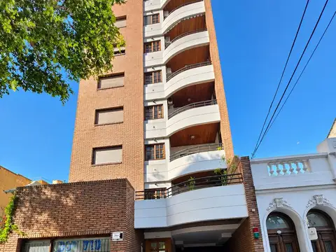 Semipiso 2 amb. al frente con balcón – Parque Chacabuco
