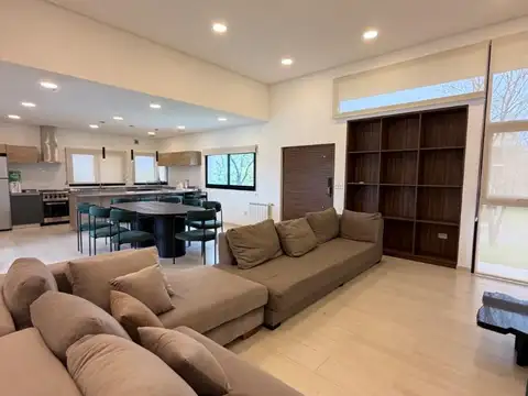 HERMOSA PROPIEDAD 4 AMB A LA VENTA, EN SANTA RITA 