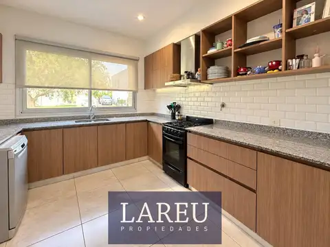 Casa en Alquiler en Pilar del Este - Santa Guadalupe, USD 1.400