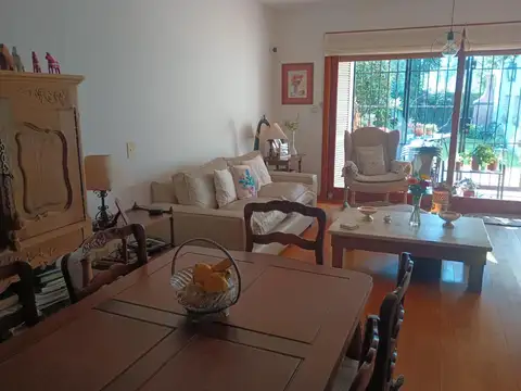 Excelente DÚPLEX c/COCHERA y JARDÍN en San Isidro 