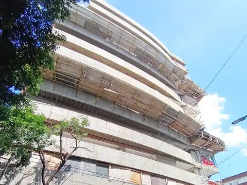 Estupendo local en esquina sobre Av. Independencia