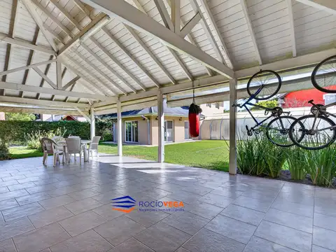 Casa 2 ambientes con 2 baños