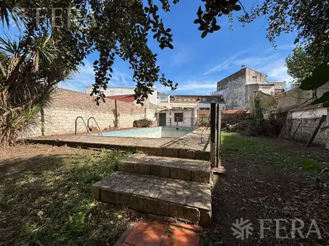 Venta de Casa 3 ambientes con piscina y patio en Berazategui