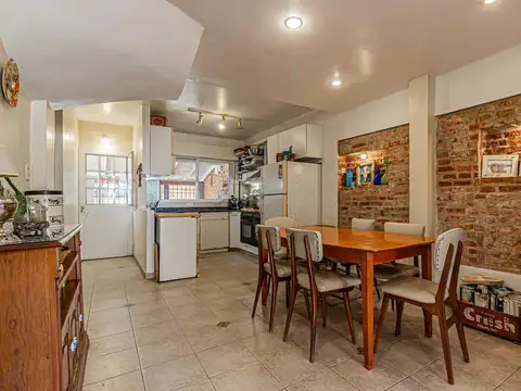 Casa 6 ambientes con 4 baños